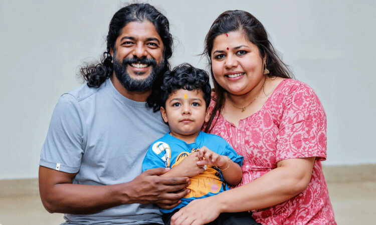 ‘ഞങ്ങളൊരു ഗ്യാങ്ങായിട്ടായിരുന്നു പൂ പറിക്കാൻ പോയിരുന്നത്. പെൺകുട്ടികളായിരുന്നു അടുത്തടുത്ത് ഉണ്ടായിരുന്നത്’ -സ്നേഹ ശ്രീകുമാർ