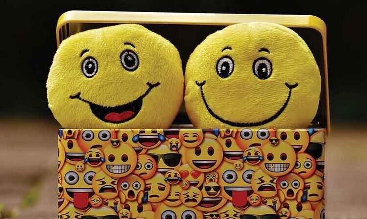 ‘കുഞ്ഞുങ്ങളാണ്​ ഭൂമിയിലെ സന്തോഷങ്ങൾ. യുദ്ധവും കലാപവും വർഗീയ സംഘർഷവും എത്രയെത്ര കുഞ്ഞുങ്ങളുടെ നിറമുള്ള സ്വപ്നങ്ങളെയാണ്​ കെടുത്തിക്കളഞ്ഞത്​’