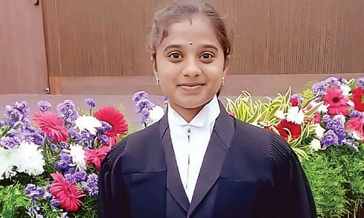 ആദിവാസി സമൂഹത്തിൽനിന്ന് ആദ്യ സിവിൽ ജഡ്ജിയായി വിജയഗാഥ രചിച്ച് വി. ശ്രീപതി