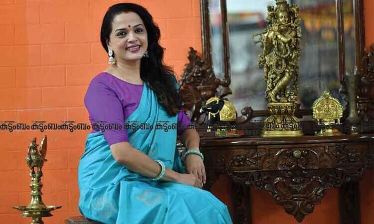 ‘പണ്ടൊക്കെ സിനിമ സെറ്റുകളിൽ സൗഹാർദപരമായ അന്തരീക്ഷമായിരുന്നു. ഇപ്പോൾ ആ ബന്ധം കുറഞ്ഞുവരുന്നതായി തോന്നിയിട്ടുണ്ട്’ -വിന്ദുജ   മേനോൻ