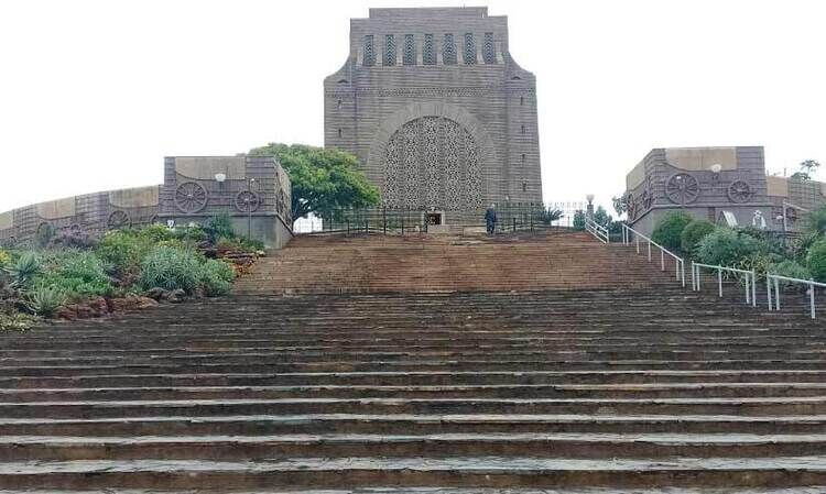 ജക്കറാന്ദകളുടെ നഗരം