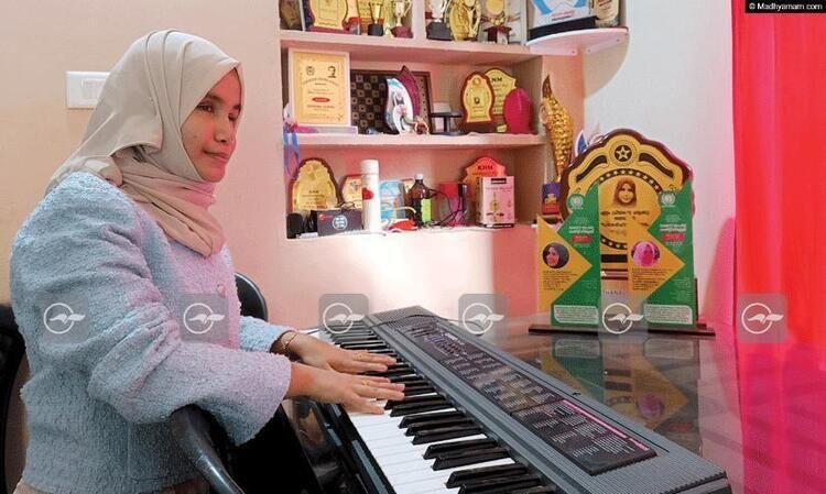 അമാവാസിയെ ജ്വലിപ്പിച്ച പൂർണചന്ദ്രൻ