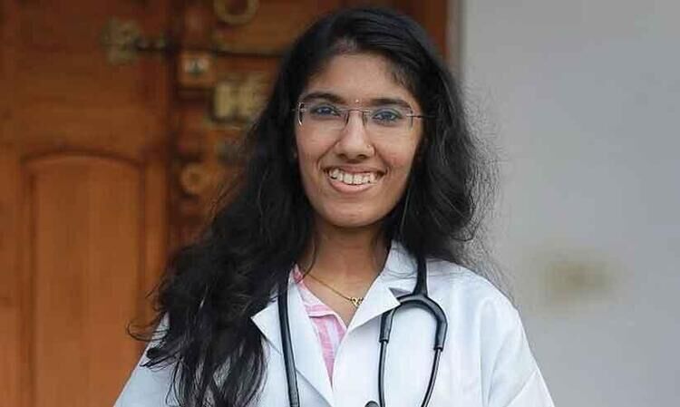 ‘രോഗത്തോടു മല്ലിട്ട് ചക്രക്കസേരയിലിരുന്നൊരു എം.ബി.ബി.എസ്’