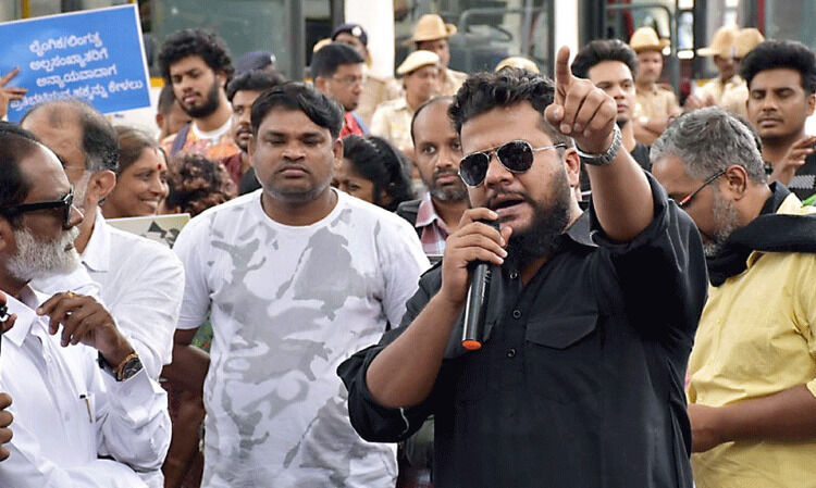 ലൈംഗികാതിക്രമം, സൈബർ ആക്രമണം തുടങ്ങിയവക്ക് ഇരയാകുന്നവർക്ക് അത്താണിയായി ബംഗളൂരുവിന്‍റെ ‘ബാറ്റ്മാൻ’