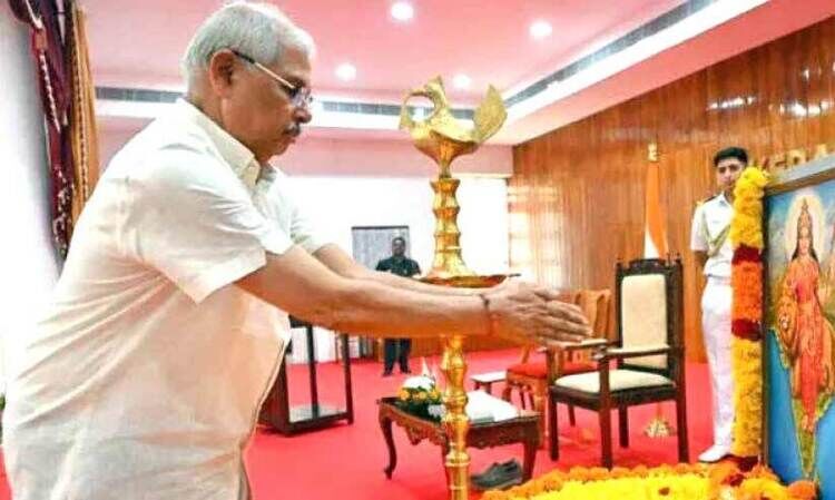 ആ​രു​ടെ ഭാ​ര​തമാ​താ​വ്?