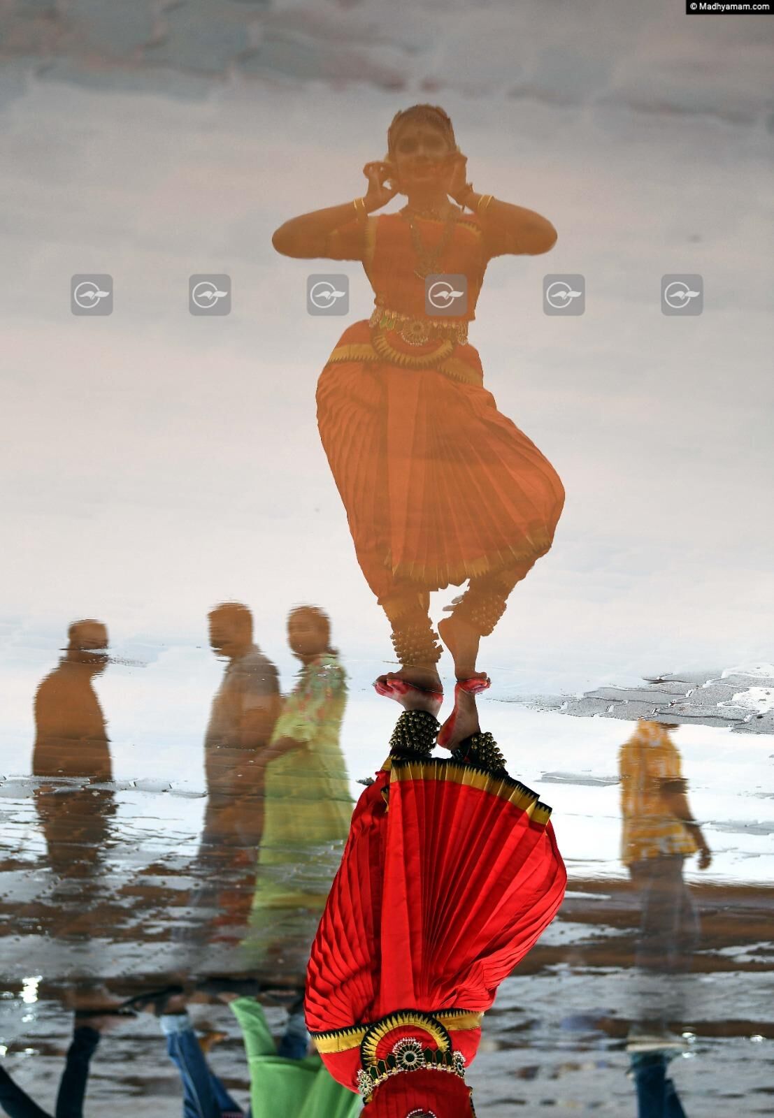 മഴനൃത്തം