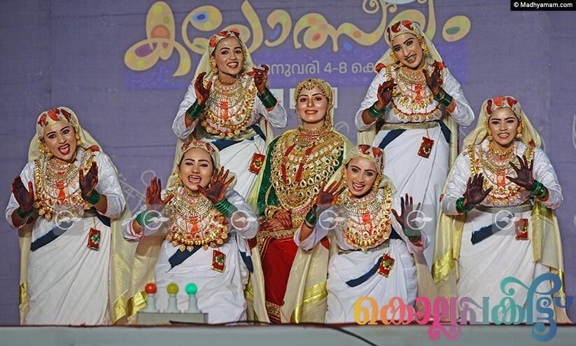 ആടിത്തിമിർത്ത് മണവാട്ടിയും തോഴിമാരും...