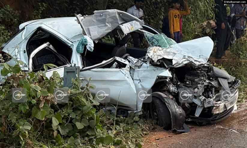 കാറും ബസ്സും കൂട്ടിയിടിച്ച് നാലുപേർക്ക് ഗുരുതരം; കാർ പൂർണമായും തകർന്നു കാറും ബസ്സും കൂട്ടിയിടിച്ച് നാലുപേർക്ക് ഗുരുതരം; കാർ പൂർണമായും തകർന്നു
