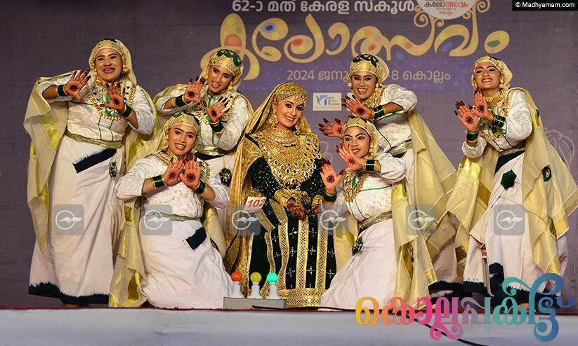 ആടിത്തിമിർത്ത് മണവാട്ടിയും തോഴിമാരും...