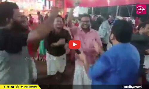 നാടൻ പാട്ടിന് ചുവടുവെച്ച് മന്ത്രി കെ രാജൻ