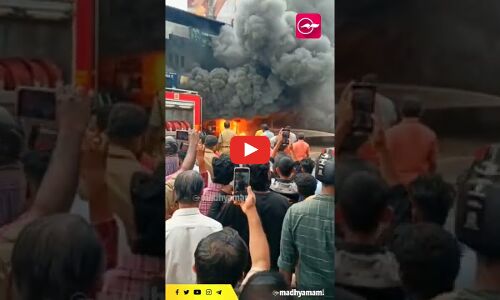 വൈത്തിരിയിൽ വൻ തീപ്പിടിത്തം; രണ്ട് കടകൾ കത്തിനശിച്ചു