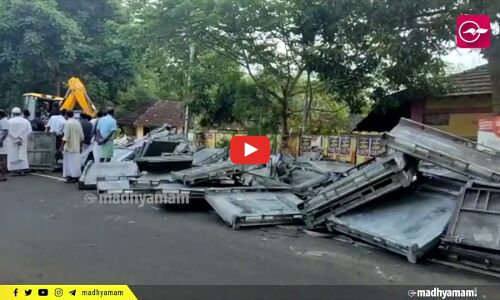 ഓടുന്ന ലോറിയിൽ നിന്ന് ഇരുമ്പ് ഷീറ്റ് വീണു; രണ്ട് മരണം