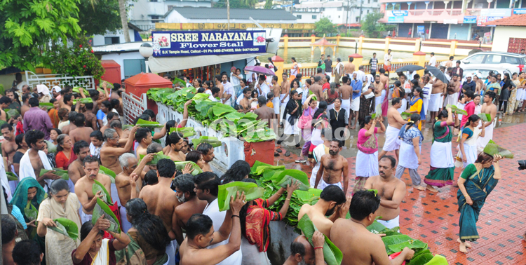 കെ.പി.ടി.സി ബസുകള്‍ക്ക് കരുതിക്കൂട്ടി തീ കൊടുക്കുകയായിരുന്നുവെന്ന്