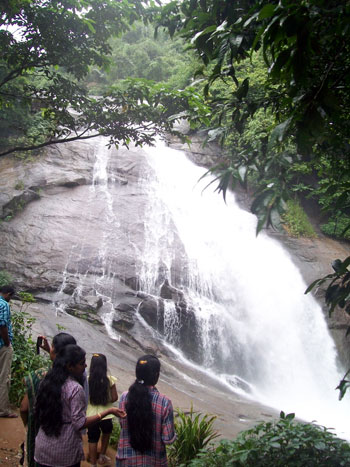 മഴ ആഘോഷമാക്കാന്‍ റിവര്‍ ഫെസ്റ്റിവല്‍