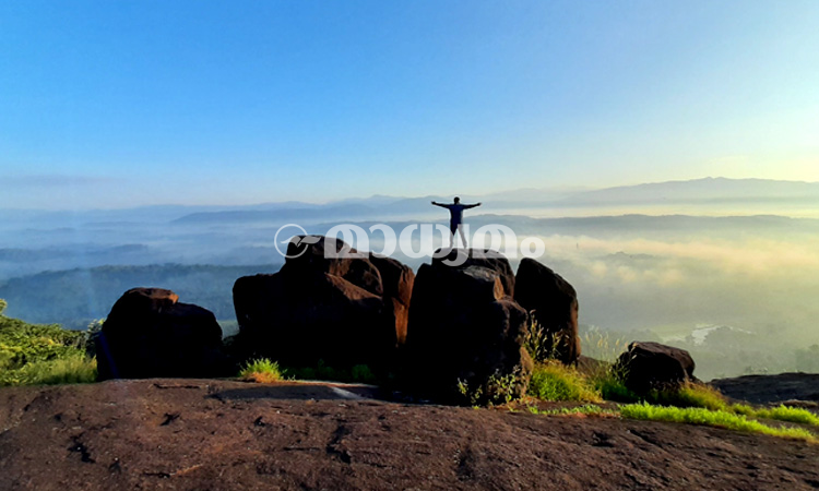 പൊന്നണി പ്രഭാതവുമായി ആനപ്പാറ വിളിക്കുന്നു