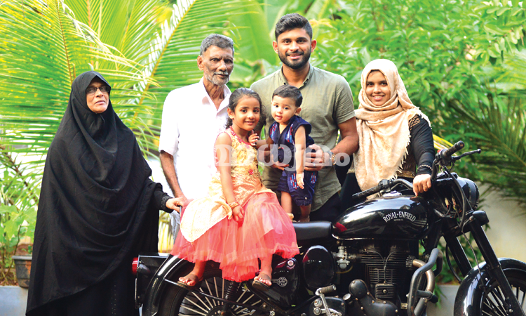 ഖല്‍ബില്‍ തട്ടിയ പന്ത്‌