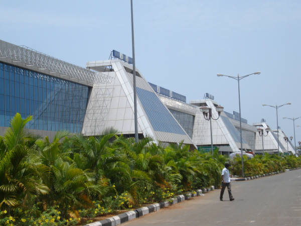 കരിപ്പൂരിൽ ദുബൈ വിമാനം റദ്ദാക്കി; പ്രതിഷേധവുമായി യാത്രക്കാർ