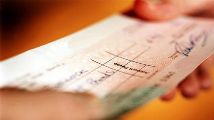 മലയാളി സംഘം വണ്ടിച്ചെക്ക്​ നൽകി ലക്ഷത്തിലധികം റിയാൽ തട്ടി