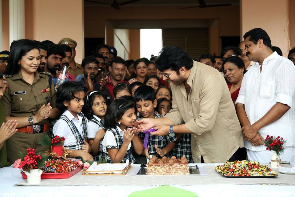 കുട്ടികളോടൊപ്പം പിറന്നാള്‍ ആഘോഷിച്ച് മമ്മൂട്ടി...