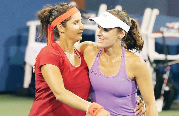 ഇരട്ടക്കിരീടം കൈയകലെ