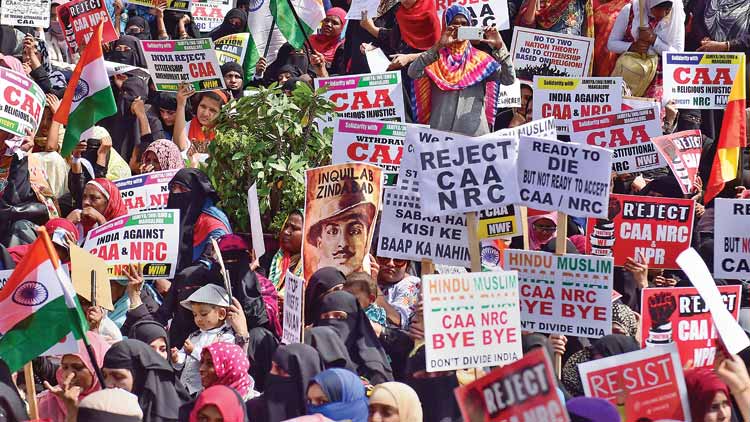 മൈസൂരുവിൽ മഹാ റാലി ബംഗളൂരുവിൽ വനിത ധർണ