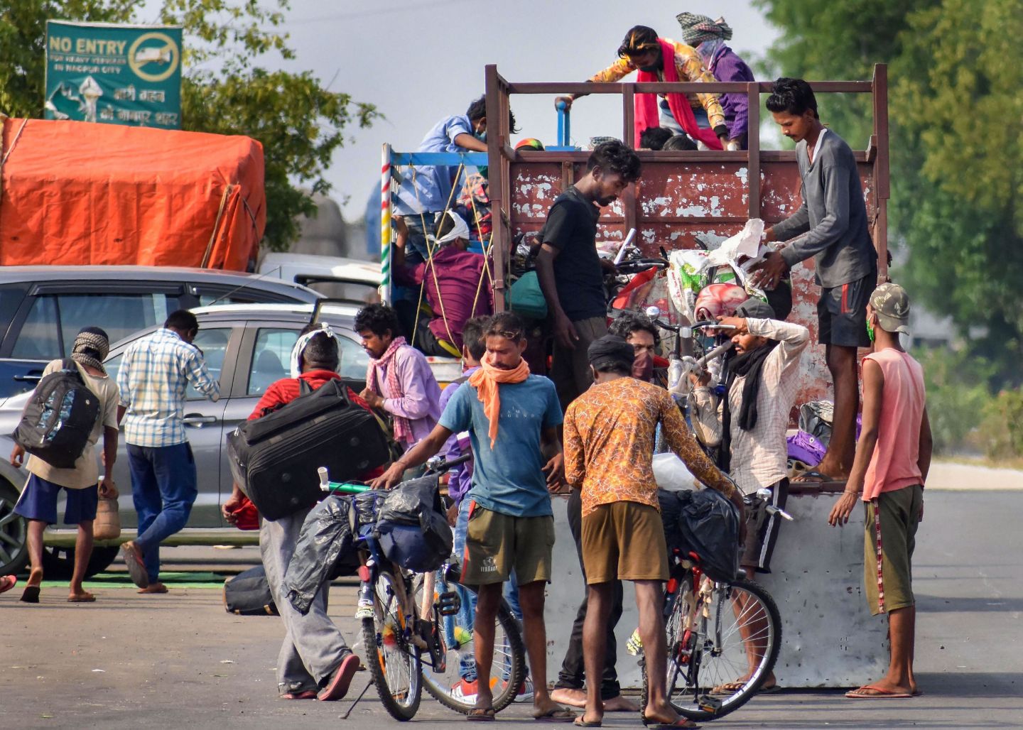 ഇന്ത്യ നടക്കുന്നു, പൊള്ളുന്ന വെയിലിലും -ചിത്രങ്ങളിലൂടെ...