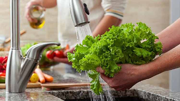 സൂക്ഷ്​മതയോടെ കഴിക്കാം; വൈറസിനെ തുരത്താം