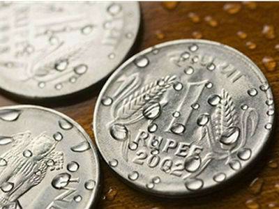 രൂപ ഡോളറിനെതിരെ രണ്ടുവര്‍ഷത്തെ താഴ്ന്ന നിലയില്‍