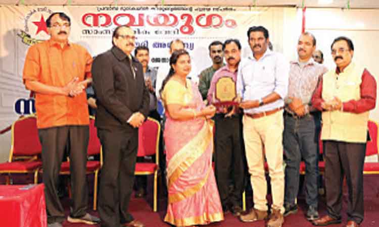 നാരീശക്തി പുരസ്​കാര ജേതാവ് മഞ്ജു മണിക്കുട്ടനെ ആദരിച്ചു