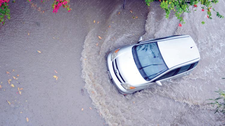 രാജ്യത്തി​െൻറ വിവിധ  ഭാഗങ്ങളിൽ മഴ;  വെള്ളംപൊങ്ങി