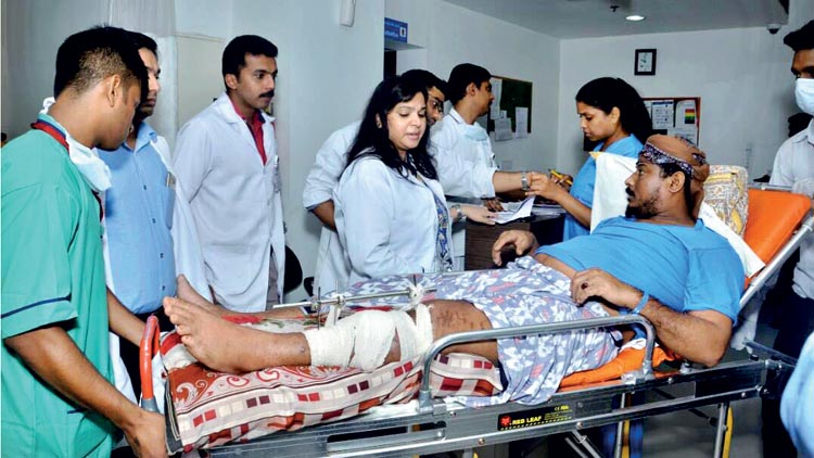 യു​ദ്ധ​മു​റി​വു​ണ​ങ്ങി ജീ​വി​ത​ത്തി​ലേ​ക്ക്  അ​ബ്​​ദു​ല്ല സാ​ലേ​യും ഫാ​ത്തി​മ​യും