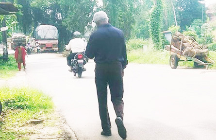 ‘‘പ്രളയ ദുരിതാശ്വാസത്തിന്​  ഈ ബൈക്ക്​ എടുത്തോളൂ...’’    എന്നു പറഞ്ഞ്​ അയാൾ നടന്നകന്നു