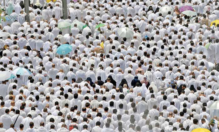 ഗ​ൾ​ഫി​ൽ ഇ​ന്ന്​ ബ​ലി​പെ​രു​ന്നാ​ൾ; നാ​ടി​നെ പ്ര​ള​യ​ത്തി​ൽ​നി​ന്ന്​ ര​ക്ഷി​ക്കാ​ൻ ക​ണ്ണീ​ര​ണി​ഞ്ഞ പ്രാ​ർ​ഥ​ന​ക​ൾ