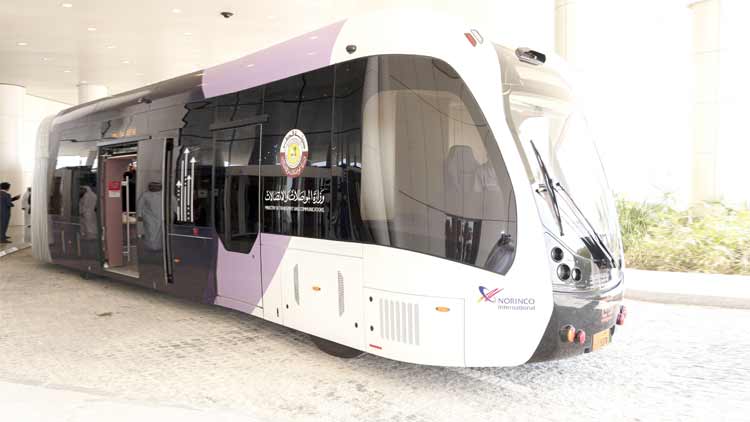 ഖത്തറിൽ റോ​​ഡി​​ലൂ​​ടെ ‘മെ​​ട്രോ’ ഒാ​​ടി​​ത്തു​​ട​​ങ്ങി; പി​​റ​​ന്നത്​ പു​​തു​​ച​​രി​​ത്രം