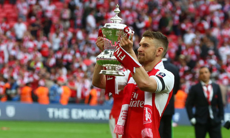 ആ​ഴ്​​സ​ന​ൽ മി​ഡ്​​ഫീ​ൽ​ഡ​ർ ആ​രോ​ൺ റം​സി​യെ യു​വ​ൻ​റ​സി​ന്​ കൈ​മാ​റും