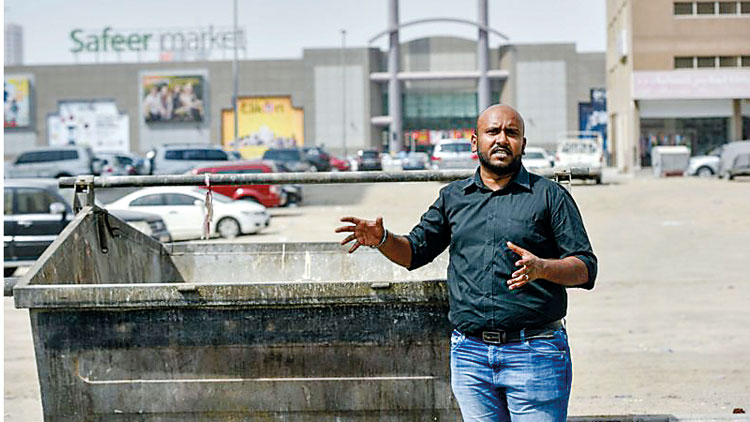 അ​ബ​ദ്ധ​ത്തി​ൽ ച​വ​റ്റു​കൊ​ട്ട​യി​ൽ പോ​യ​ത്​ ഒ​രു ല​ക്ഷം ദി​ർ​ഹം; ഇ​ന്ത്യ​ൻ യു​വാ​വ്​ ദു​രി​ത​ക്ക​യ​ത്തി​ൽ