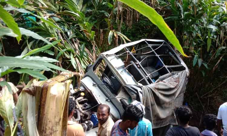 അടിമാലിയിൽ തൊഴിലാളികളുമായി പോയ ജീപ്പ്  മറിഞ്ഞ്​ സ്ത്രീകൾ മരിച്ചു