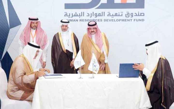 ടെ​ലി​ഫോ​ൺ, വി​വ​ര സാ​േ​ങ്ക​തി​ക സ്​​ഥാ​പ​ന​ങ്ങ​ളി​ൽ 14,000 സ്വ​ദേ​ശി​ക​ൾ​ക്ക്​  തൊ​ഴി​ൽ പ​ദ്ധ​തി