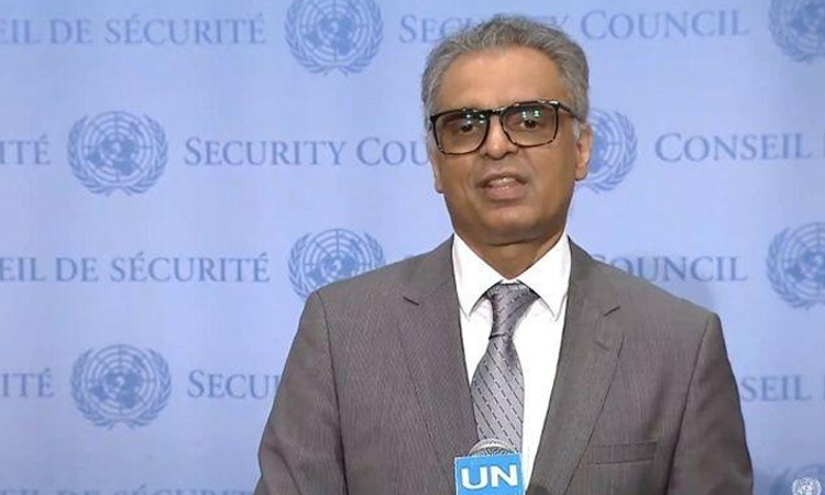 പാക്​ മാധ്യമപ്രവർത്തകർക്ക്​ ‘സൗഹൃദക്കൈ’ കൊടുത്ത്​ യു.എന്നിലെ ഇന്ത്യൻ അംബാസഡർ