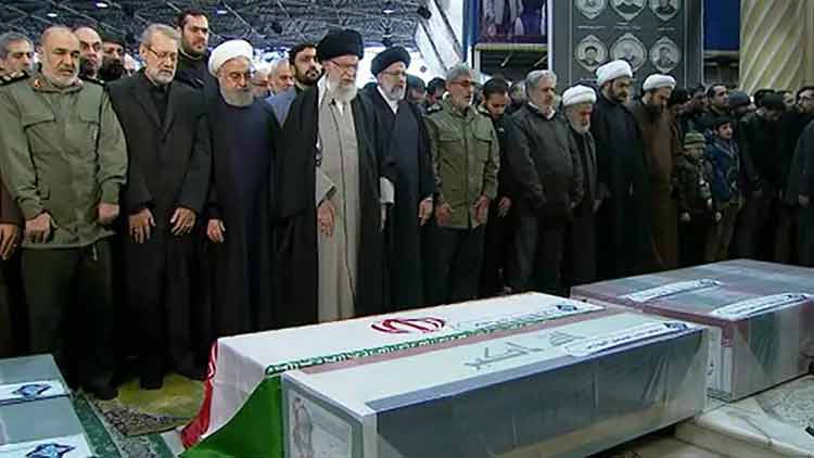 ഇരമ്പിയെത്തി​ ജനക്കൂട്ടം; വിതുമ്പി ഖാംനഈ