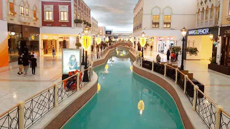 കോവിഡരികിലുണ്ടെങ്കിലും ജീവിതം സാധാരണ നിലയിലേക്ക്​