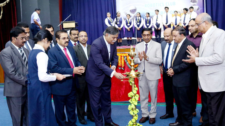 ഇ​ന്ത്യ​ൻ സ്‌​കൂ​ളി​ൽ റോ​ബോ​ട്ടി​ക്‌​സ് ക്ല​ബി​ന്​ തു​ട​ക്ക​മാ​യി