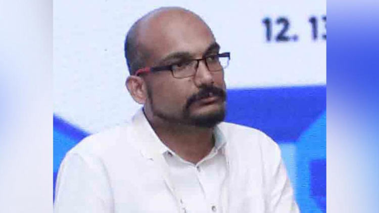 അരുണ് ബാലചന്ദ്രന് വാഹനത്തില് സര്ക്കാര് ബോര്ഡ് ദുരുപയോഗം ചെയ്തു അരുണ് ബാലചന്ദ്രന് വാഹനത്തില് സര്ക്കാര് ബോര്ഡ് ദുരുപയോഗം ചെയ്തു