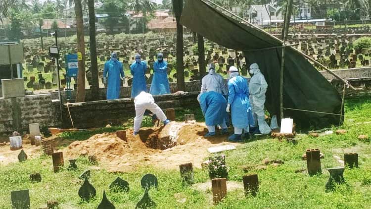 കോവിഡ് മരണം: ആസിയയുടെ മൃതദേഹം ഖബറടക്കി -VIDEO