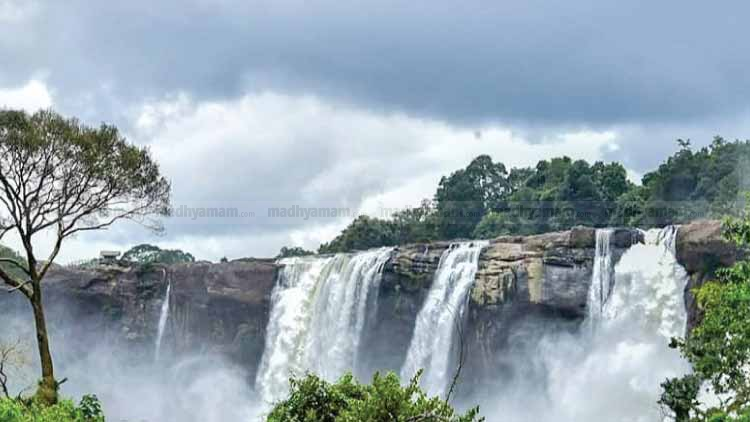 Athirappilly-Waterfalls Athirappilly-Waterfalls