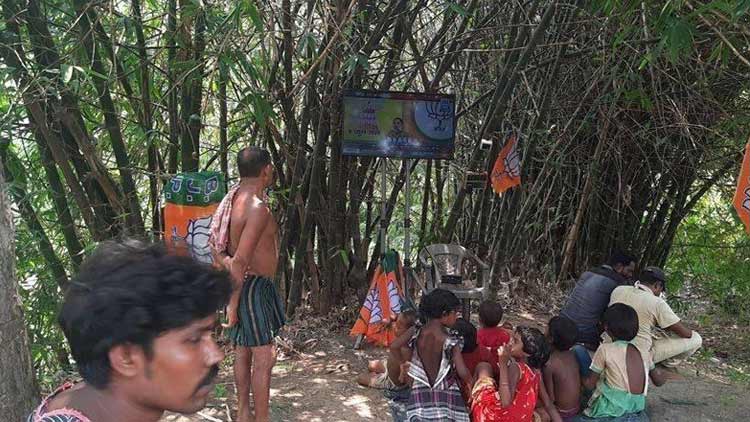 വിർച്വൽ റാലി കാണാൻ മുളങ്കാടുകളിൽ ബി​.​െജ.പിയുടെ എൽ.ഇ.ഡി ടി.വികൾ; ദുരിതം കാണുന്നില്ലെന്ന്​ വിമർശനം