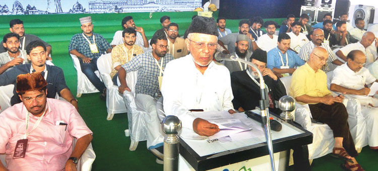 മുസ്​ലിംകളെ പടിയടച്ച്​ പിണ്ഡംവെക്കാമെന്ന് ആരും വിചാരി​േക്കണ്ട​ –ഹൈദരലി തങ്ങൾ