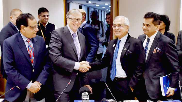 Bill-Gates-with-Indians