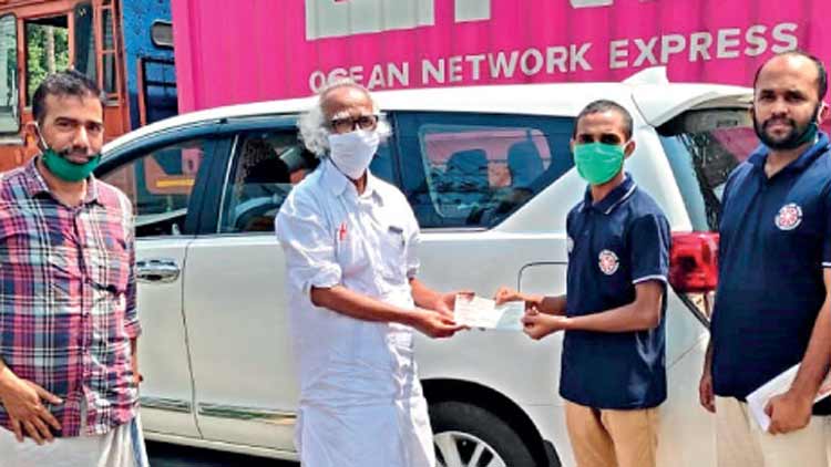 ബി​രി​യാ​ണി​പ്പാ​ട​ത്തെ വി​ള​വ് ദു​രി​താ​ശ്വാ​സ നി​ധി​യി​ലേ​ക്ക്