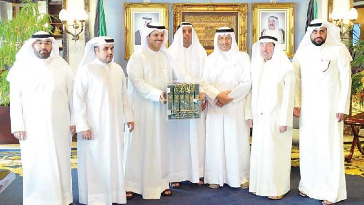 കാ​ഴ്ച​ശേ​ഷി​യി​ല്ലാ​ത്ത​വ​ർ​ക്കുള്ള ഖു​ര്‍ആ​ന്‍ പ​ക​ര്‍പ്പ്  എ​ല്ലാ ലൈ​ബ്ര​റി​ക​ളി​ലും എ​ത്തി​ക്കും